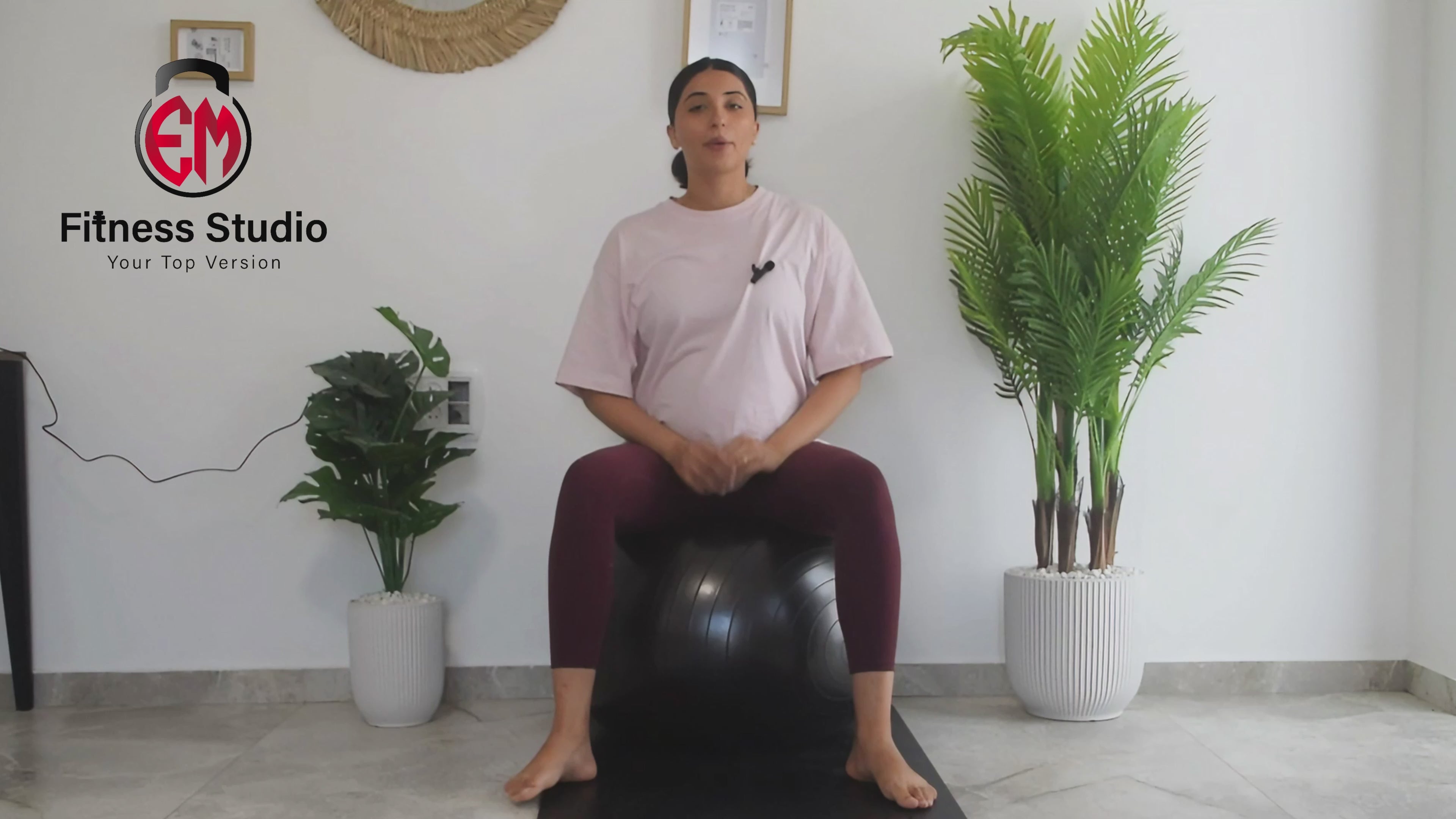 Load video: برنامج تدريب الحمل أونلاين من EM Fitness